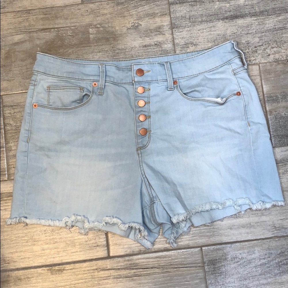 NWOT UNIVERSAL THREAD FRAYED SHORTS